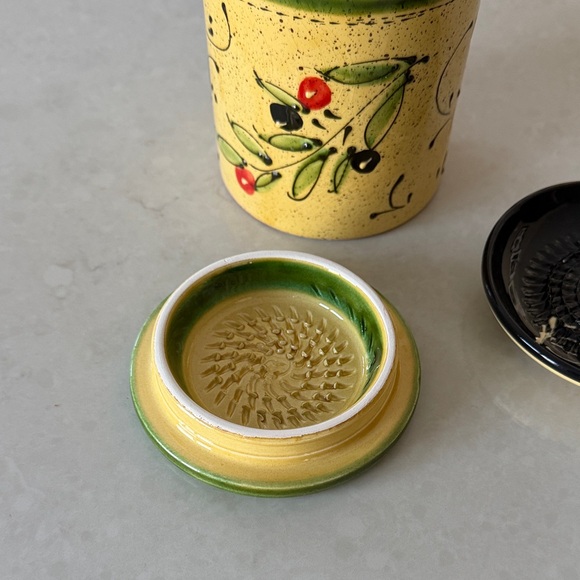 Decorative Ceramic Garlic keeper Set - Picture 2 of 6